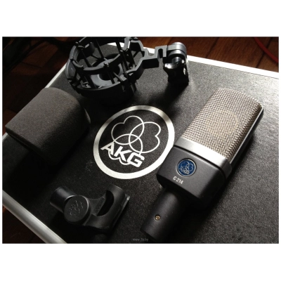 AKG C214