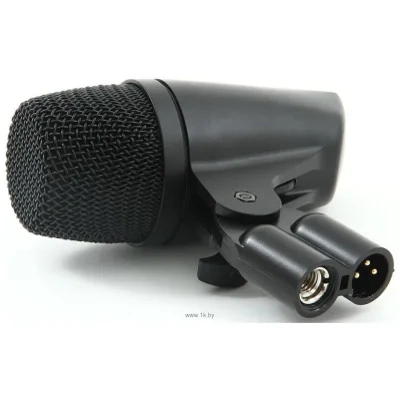 AKG P2